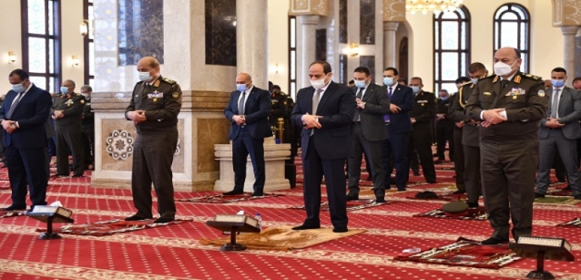 الرئيس السيسي يؤدي صلاة الجمعة بمسجد المشير طنطاوي بمناسبة يوم الشهيد