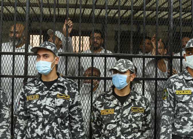 ترحيل حسن راتب وعلاء حسانين لسجن 15 مايو بعد الحكم عليهما