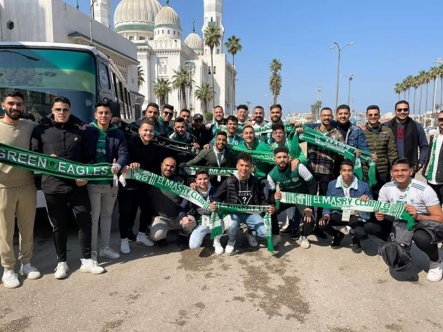 جماهير المصري تتناول الإفطار في الطريق لبرج العرب قبل مواجهة نهضة بركان المغربي