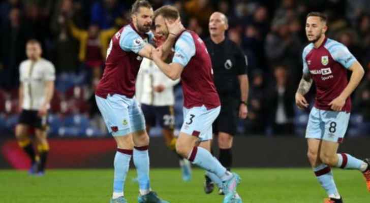 بيرنلى يفوز على ساوثهامبتون 2-0 في الدوري الإنجليزي