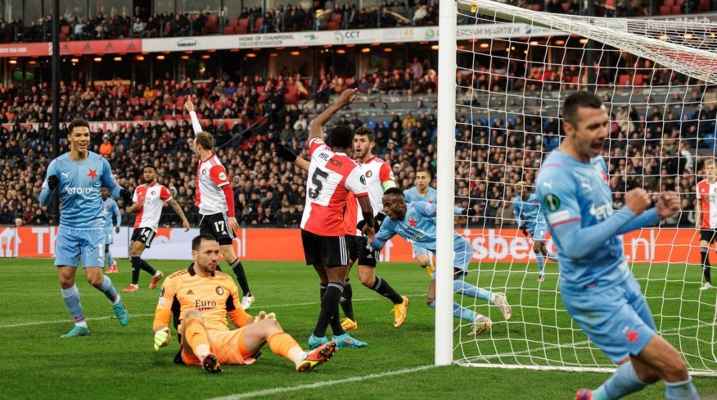 سلافيا براج يتعادل أمام فينورد 3-3 في مباراة قوية بالدوري الأوروبي