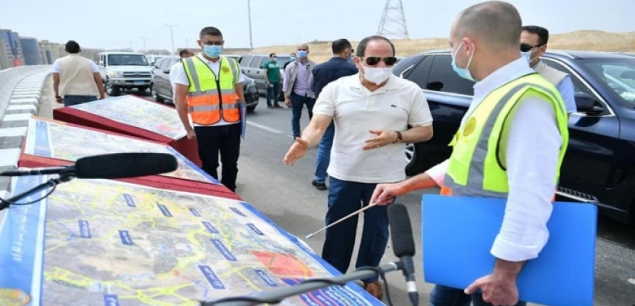 الرئيس السيسي يتفقد الأعمال الإنشائية لتطوير عدد من الطرق والمحاور بالقاهرة الكبرى