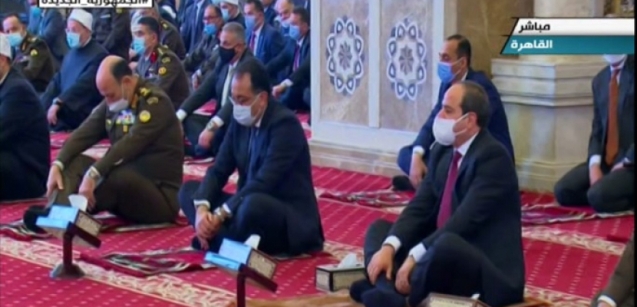 الرئيس السيسي يؤدي صلاة الجمعة بمسجد المشير طنطاوي بمناسبة ذكرى العاشر من رمضان