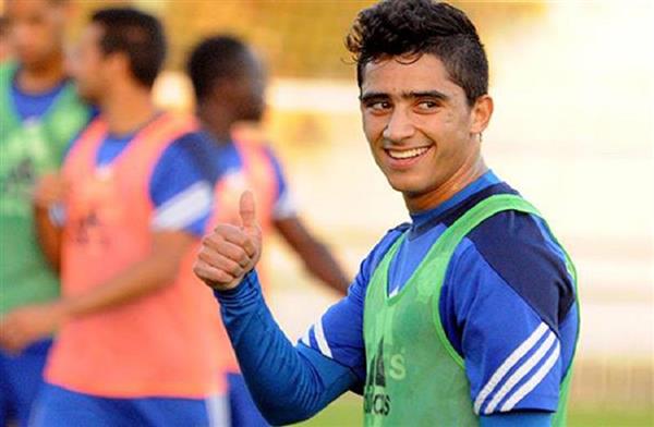 المغربي عبد الكريم الوادي يوقع على ورقة تُفيد برغبته اللعب لنادي الزمالك