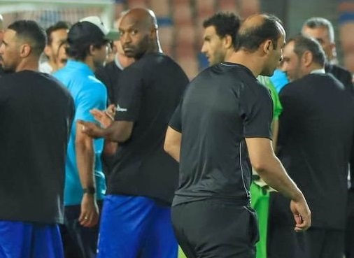 أحمد موسى عن تجاهل سيد عبد الحفيظ لـ ممر الزمالك الشرفي: مش يمكن لقاه زحمة!