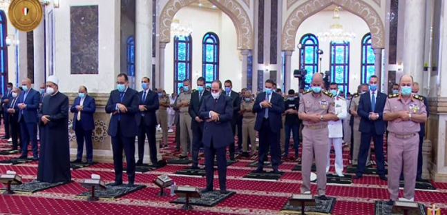 الرئيس السيسي يؤدي صلاة عيد الأضحى بمسجد المشير طنطاوي
