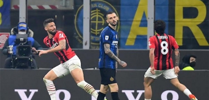 ميلان يفوز على الإنتر 3 ـ 2 ويتصدر الدوري الإيطالي مؤقتاً