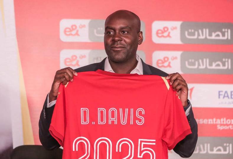 الأهلي يقدم ديفيد ديفيز مدرب فريق اليد الجديد