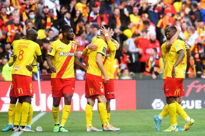 لانس يفوز على تولوز 3-0 في الدوري الفرنسي