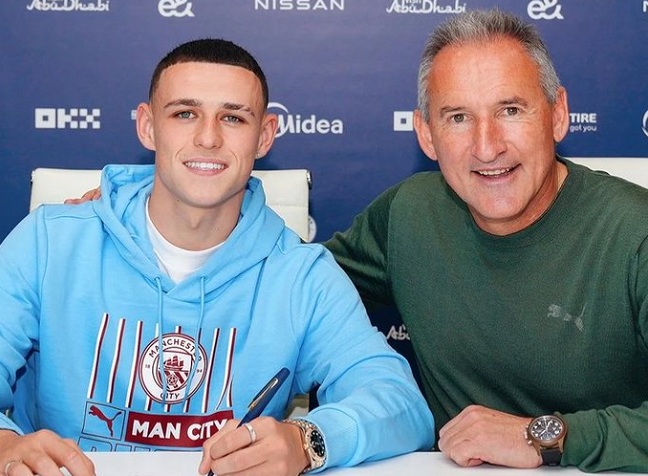 مانشستر سيتي يجدد عقد فيل فودين حتى 2027