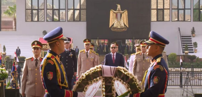 الرئيس السيسي يضع أكاليل الزهور على قبر الجندي المجهول وعبد الناصر والسادات بمناسبة ذكرى انتصارات أكتوبر