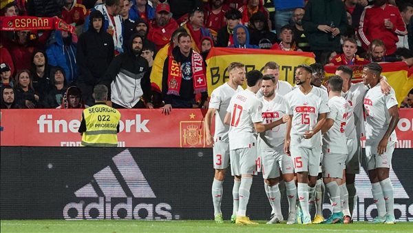 منتخب سويسرا يصل ملعب الجنوب استعدادًا لمواجهة الكاميرون