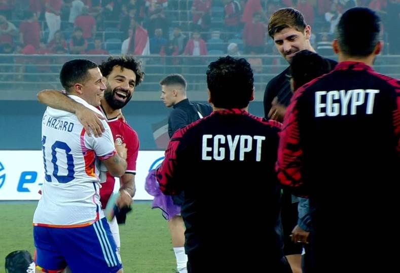 الصفحة الرسمية لدوري أبطال أوروبا تعلق على لقطة هازارد ومحمد صلاح