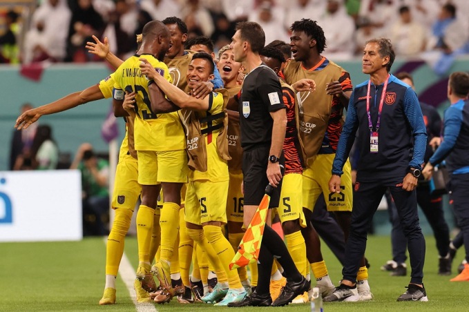 منتخب الإكوادور يفوز على قطر 2-0 في افتتاح منافسات كأس العالم