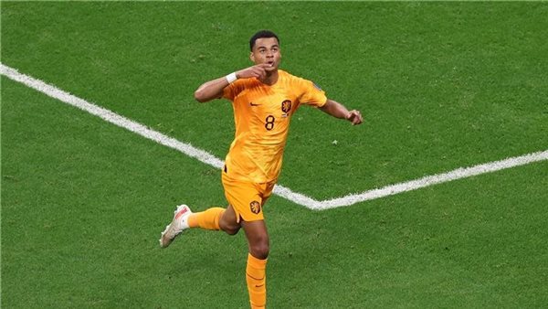 هولندا تتقدم على قطر 1-0 في الشوط الأول