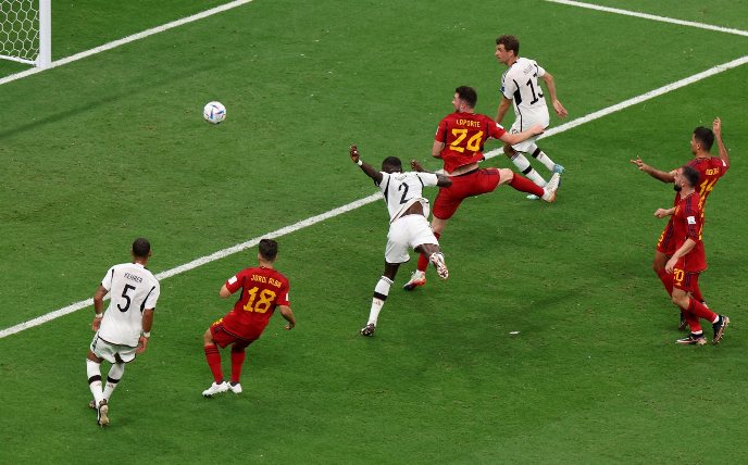 ألمانيا تتعادل بصعوبة مع إسبانيا 1-1 في كأس العالم