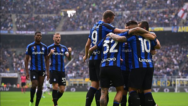 إنتر ميلان يفوز على نابولي 3-0 ويستعيد صدارة الدوري الإيطالي