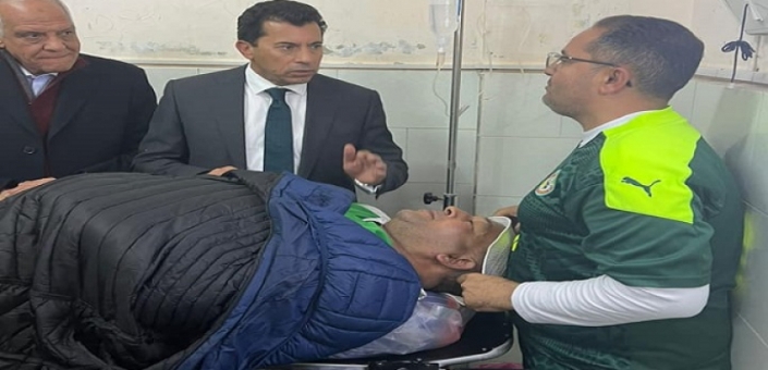وزير الرياضة يزور مصابى سقوط الإستاند الخاص المُلاصق بمدرج الصالة المغطاة بـ ٦ أكتوبر
