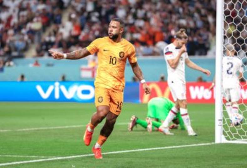 هولندا تتقدم علي أمريكا 2-0 في الشوط الأول