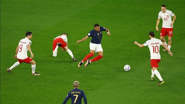فرنسا تتقدم على بولندا 1-0 في الشوط الأول بكأس العالم