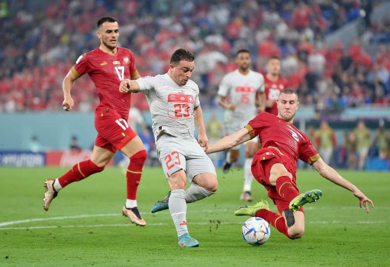 سويسرا تتعادل مع صربيا 2-2 في الشوط الأول