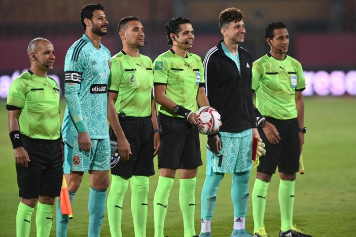 جمهور الأهلي يهتف ضد الحكم بعد التعادل مع سموحة