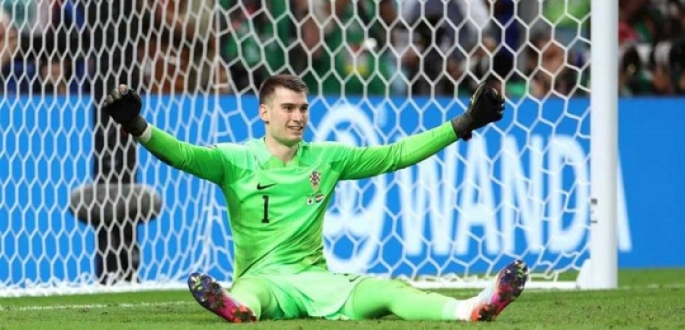 الحارس الكرواتي ليفاكوفيتش أفضل لاعب في مباراة البرازيل بكأس العالم