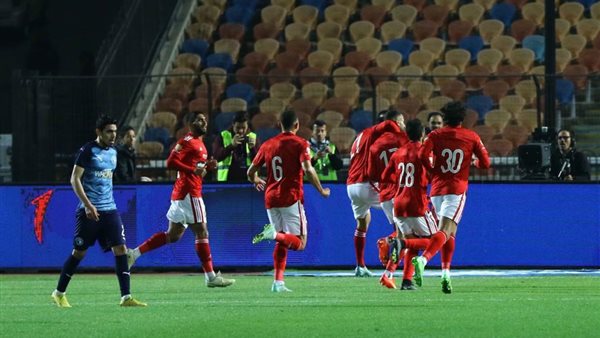 الأهلي يفوز على بيراميدز 3-0 ويستعيد صدارة الدوري