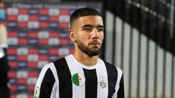 إصابة أحمد قندوسي لاعب الأهلي المعار لسيراميكا بجزع في الرباط الداخلي للركبة