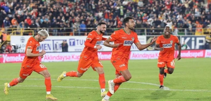 كوكا يشارك في تعادل ألانياسبور وفاتح كاراجومروك 2-2 بالدوري التركي