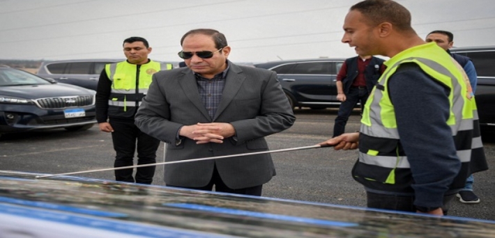 الرئس السيسي يتفقد سير العمل في مشروعات المحاور والطرق بمحافظة الجيزة