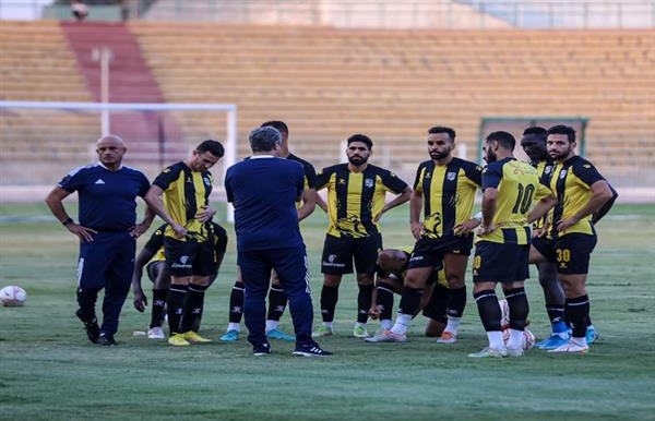 المقاولون ينتظم في معسكر مغلق استعداداً لحرس الحدود