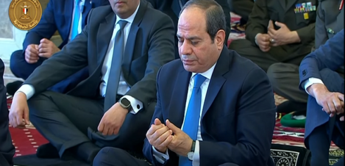 الرئيس السيسي يؤدي صلاة الجمعة بمسجد المشير طنطاوي بمناسبة يوم الشهيد