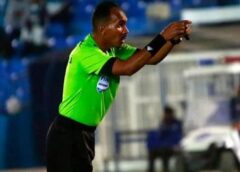 الحكم السوداني محمود علي إسماعيل يدير مباراة الزمالك وشباب بلوزداد الجزائري