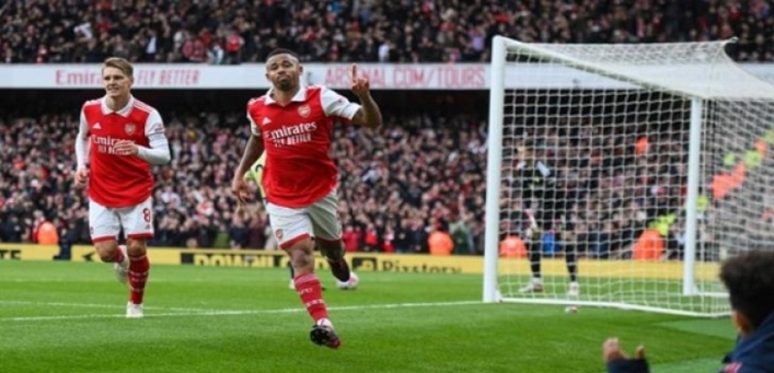 أرسنال يستضيف وولفرهامبتون اليوم لتأمين الصدارة بالدوري الإنجليزي