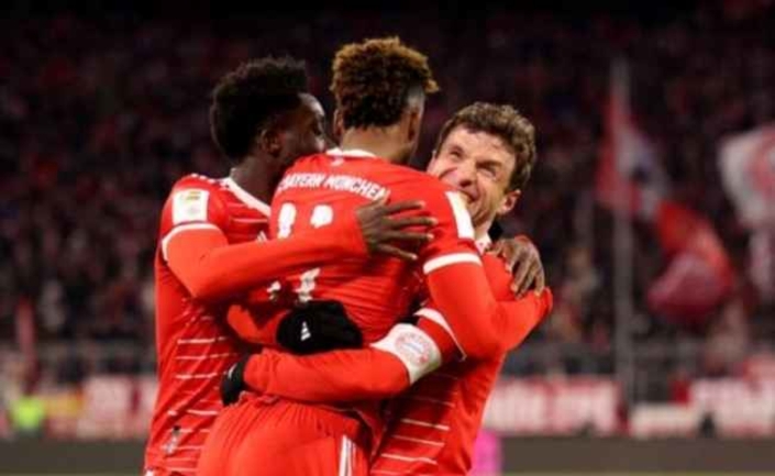 بايرن ميونيخ يهزم دورتموند 4-2 وينفرد بصدارة الدوري الألماني