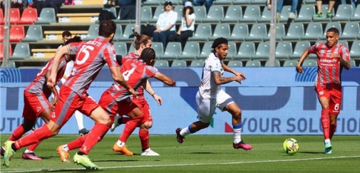 أتالانتا يفوز على كريمونيزي 3-1 في الدوري الإيطالي