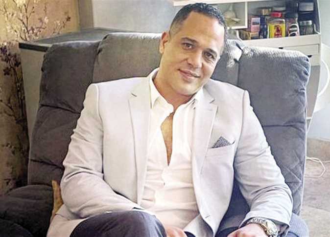 نجوم الفن ينعون الفنان مصطفى درويش