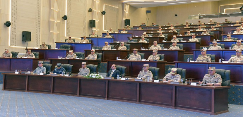 الرئيس السيسي يجتمع مع كبار قادة القوات المسلحة بمقر القيادة الاستراتيجية