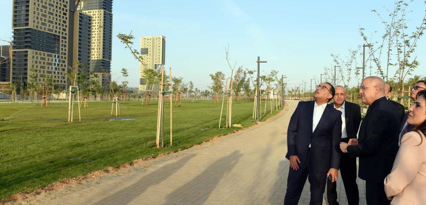 رئيس الوزراء يتفقد الحدائق المركزية “النهر الأخضر” بالعاصمة الإدارية الجديدة
