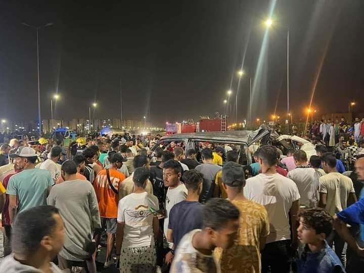 9 وفيات وإصابة 3 آخرين جراء اشتعال ميكروباص بطريق الواحات