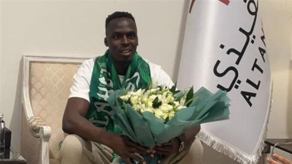 ميندي يصل للسعودية تمهيداً للانتقال إلى أهلي جدة