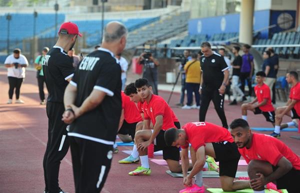 وزير الرياضة يطمئن على المنتخب الأوليمبي قبل مواجهة غينيا المصيرية اليوم