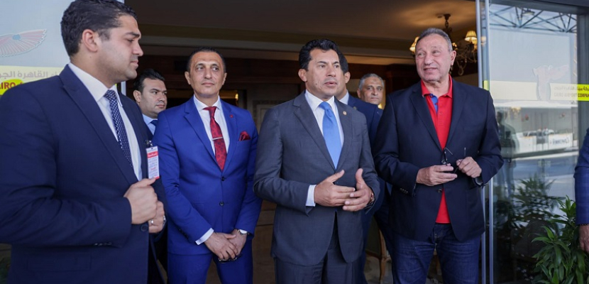 وزير الرياضة يستقبل بعثة الأهلي لدى عودتها إلى القاهرة بكأس أبطال أفريقيا