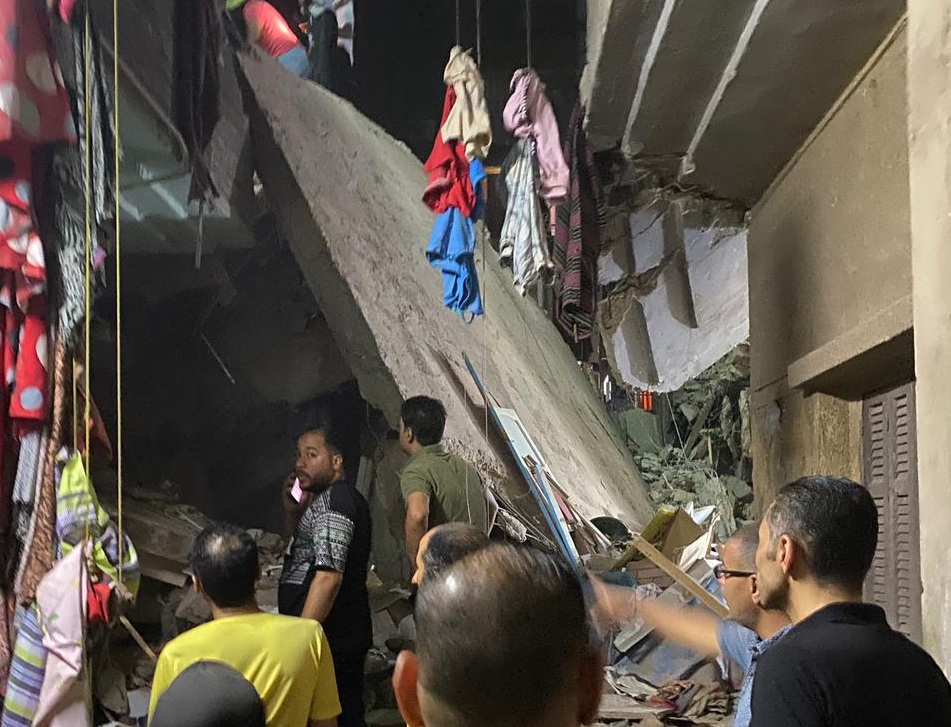 وفاة 9 أشخاص وإصابة 4 أخرين في إنهيار عقار بحدائق الفبة