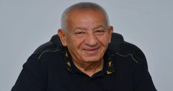 كامل أبوعلي ينهى أزمة إيقاف القيد للمصري