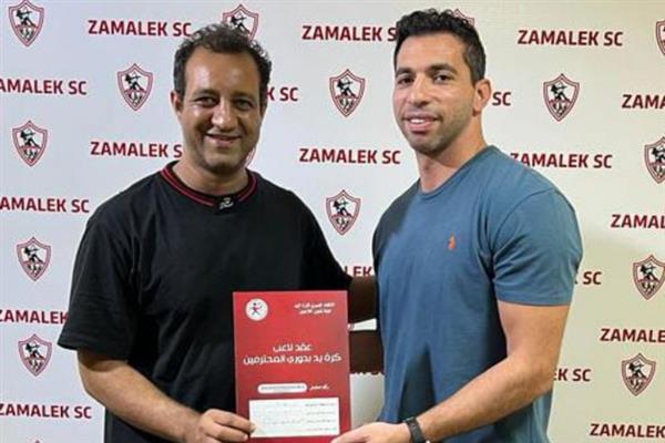 عاجل | الزمالك يجدد عقد أحمد الأحمر