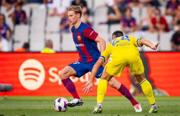 برشلونة يفوز علي قادش 2-0 في الدوري الإسباني