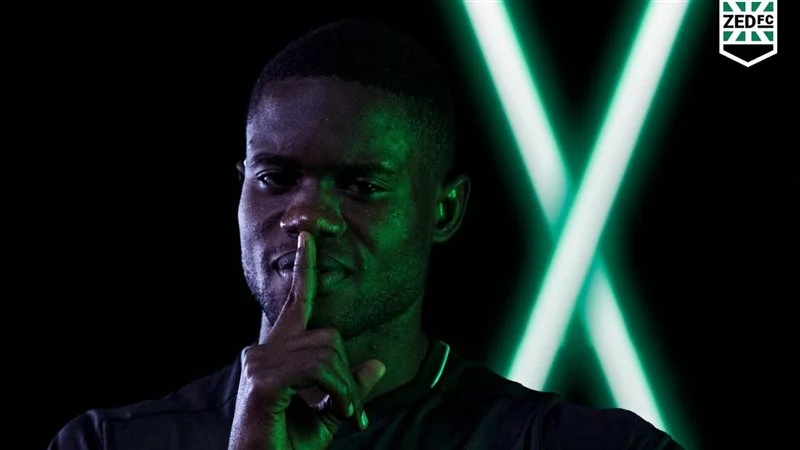 زد يضم الكونغولي أرناوفي مومبولي لمدة 5 سنوات