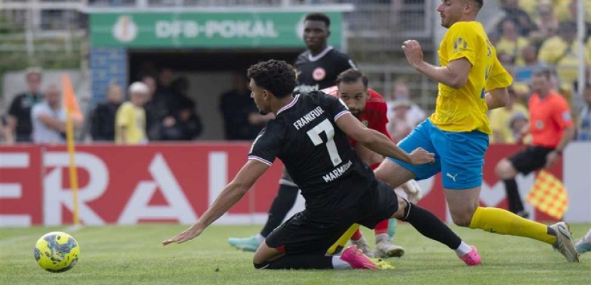 مرموش يساهم في فوز كاسح لـ فرانكفورت بـ “كأس ألمانيا”